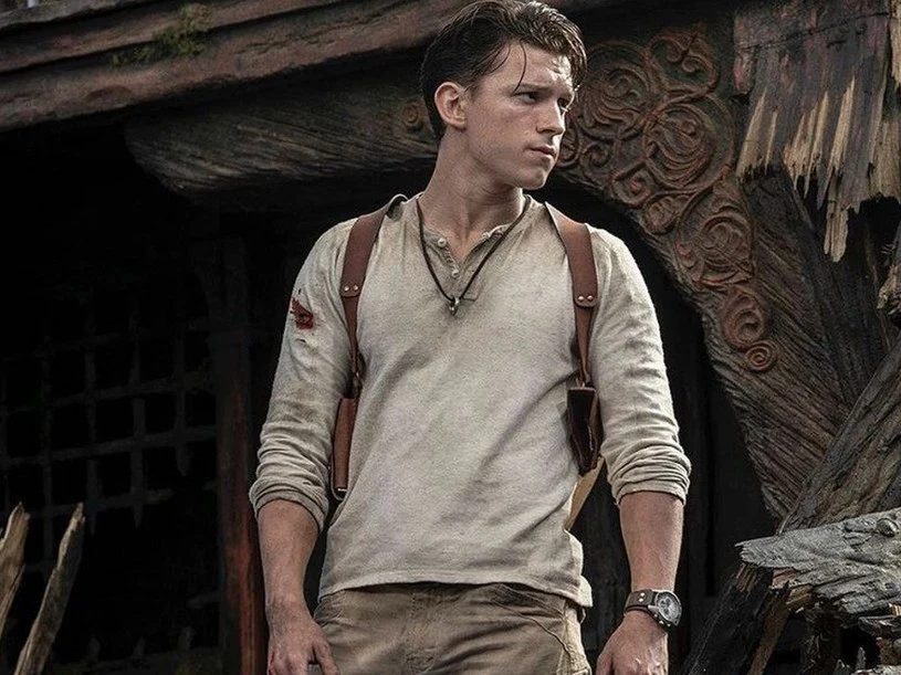 Tom Holland jako Nathan Drake w "Uncharted" Tom Holland jako Nathan Drake w produkcji "Uncharted". Kadr z filmu.