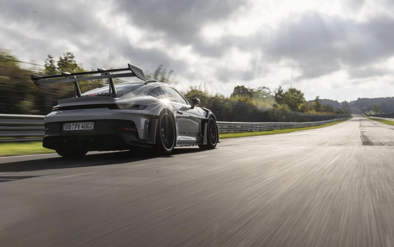 Porsche 911 GT3 RS na Północnej Pętli Porsche 911 GT3 RS na Północnej Pętli