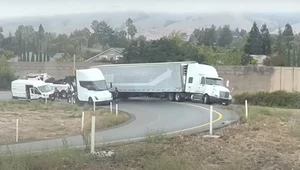 Tesla Semi Truck stanęła na środku drogi w Kaliforni, fot. YouTube