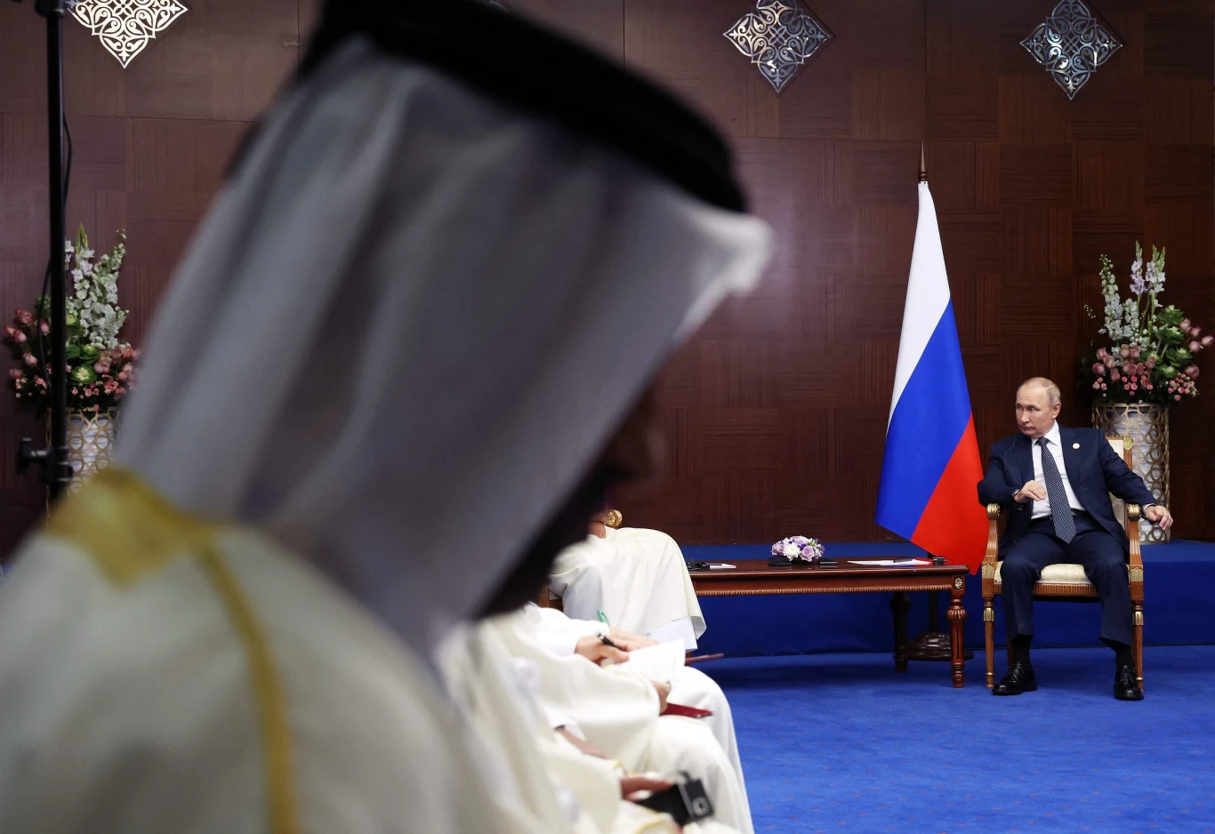 Władimir Putin podczas spotkania z emirem Kataru Władimir Putin podczas spotkania z emirem Kataru