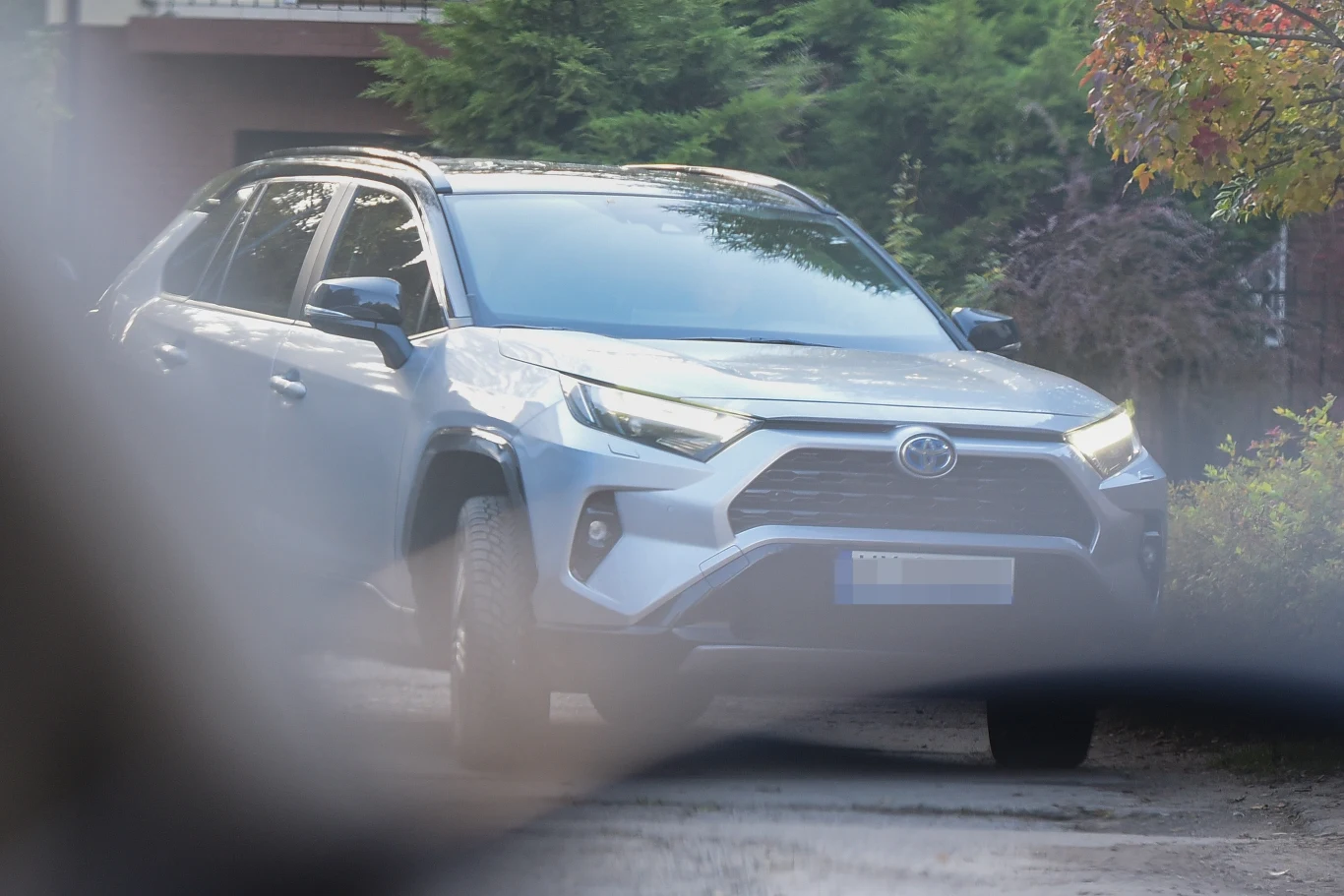 Maciej Kurzajewski w swoim nowym aucie