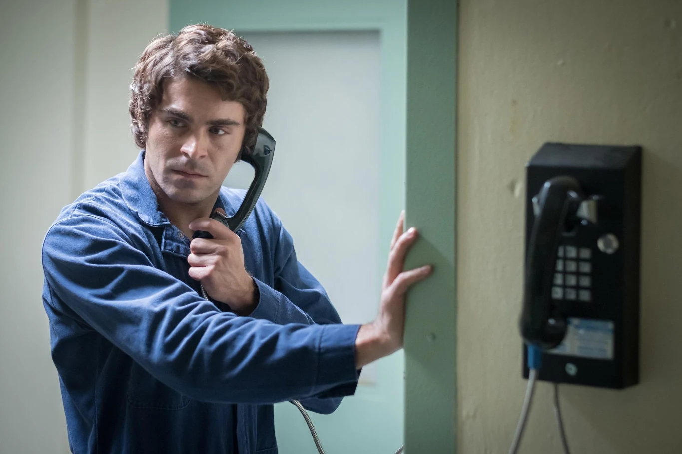 Zac Efron wcielił się w Bundy'ego w filmie "Podły, okrutny, zły", dyst. BEST FILM Zac Efron wcielił się w Bundy'ego w filmie "Podły, okrutny, zły", dyst. BEST FILM