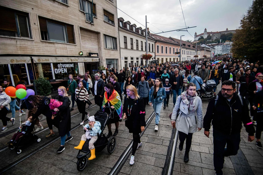 Protesty w Słowacji po zabójstwie dwóch członków społeczności LGBTI Protesty w Słowacji po zabójstwie dwóch członków społeczności LGBTI