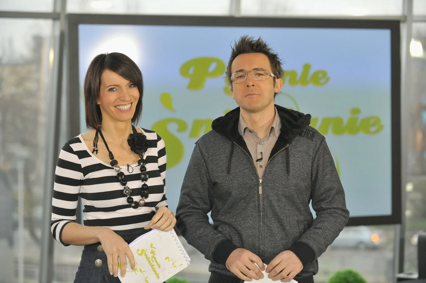 Paulina Smaszcz, Maciej Kurzajewski - prowadzący program "Pytanie na śniadanie" w 2009 roku