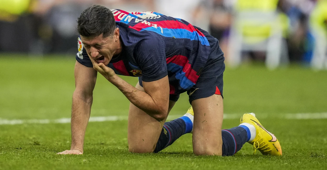 Robert Lewandowski w meczu Real Madryt - FC Barcelona Robert Lewandowski w meczu Real Madryt - FC Barcelona