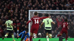 Hit w Premier League nie zawiódł. Jeden gol i trener na trybunach!