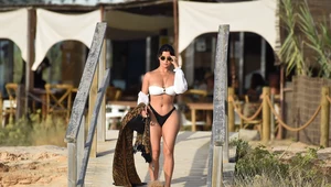 Demi Rose niczym nimfa. Cienka suknia odsłoniła wszystko