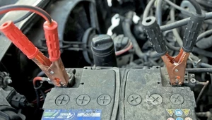 Temperatura spadła i auto nie chce zapalić? To nie musi być akumulator