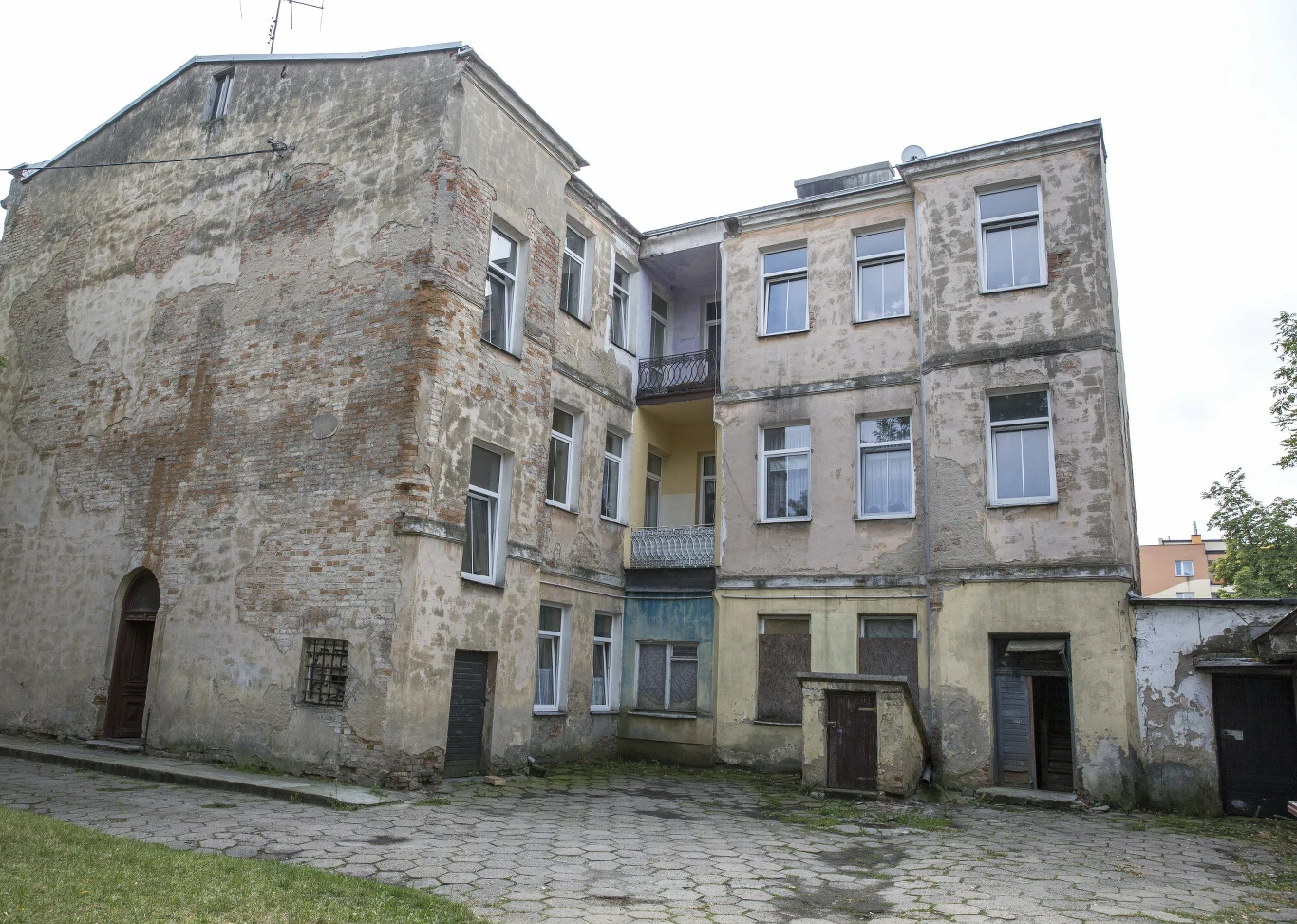 4,2 mln Polaków (11 proc.) żyje w mieszkaniach, w których występuje wilgoć i grzyb 4,2 mln Polaków (11 proc.) żyje w mieszkaniach, w których występuje wilgoć i grzyb