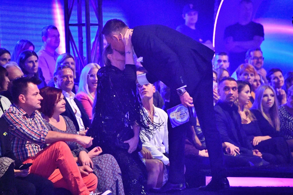 Paulina Smaszcz w "Tańcu z gwiazdami" całuje się z Krzysztofem Ibiszem