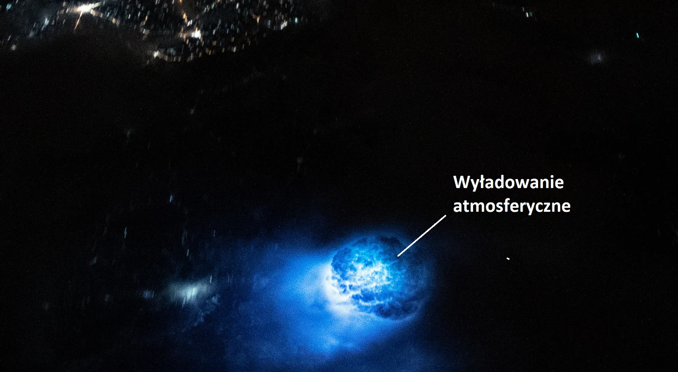 Rozbłysk widoczny na zdjęciu z kosmosu to wyładowanie atmosferyczne