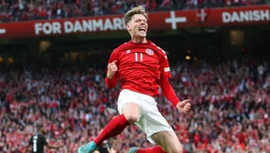 Andreas Skov Olsen celebruje bramkę przeciwko Austrii w Lidze Narodów