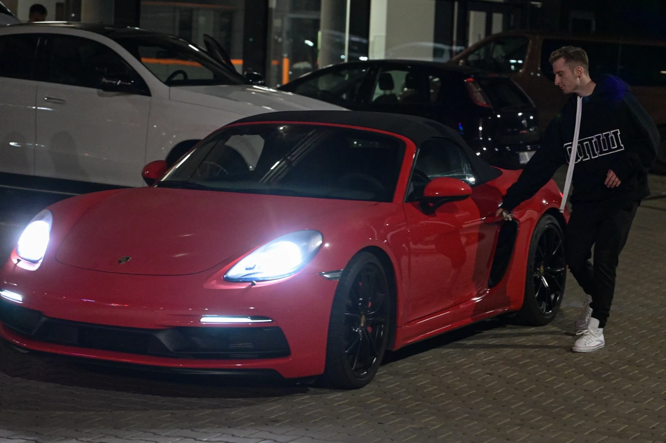 Michał Danilczuk pochwalił się luksusową furą Michał Danilczuk pochwalił się luksusową furą