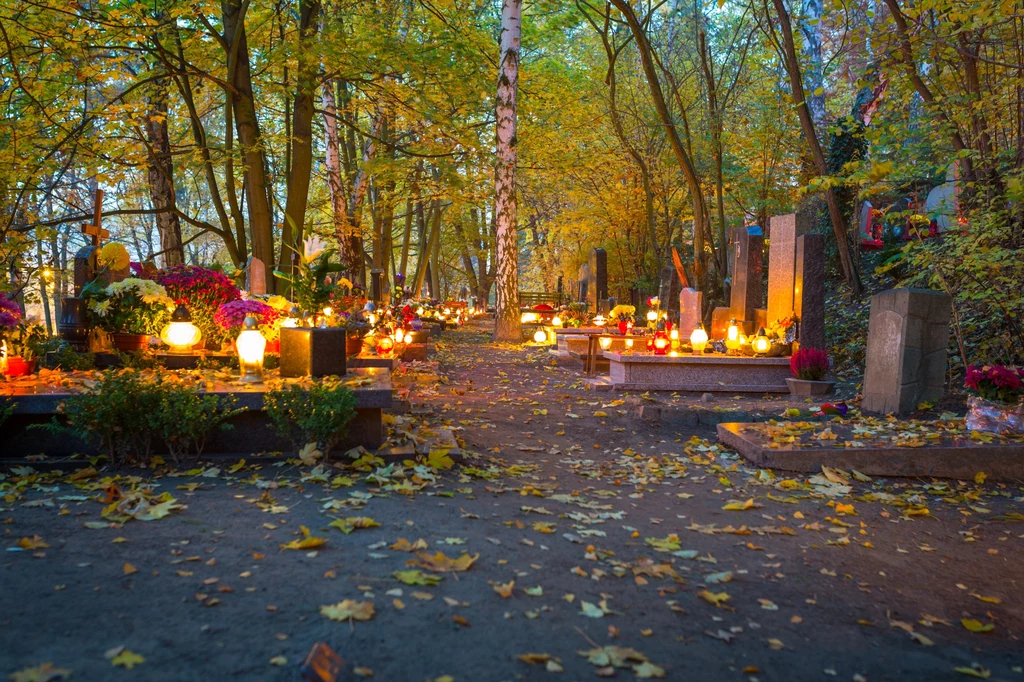 Czy w polskiej kulturze istnieją przesądy dotyczące cmentarzy?