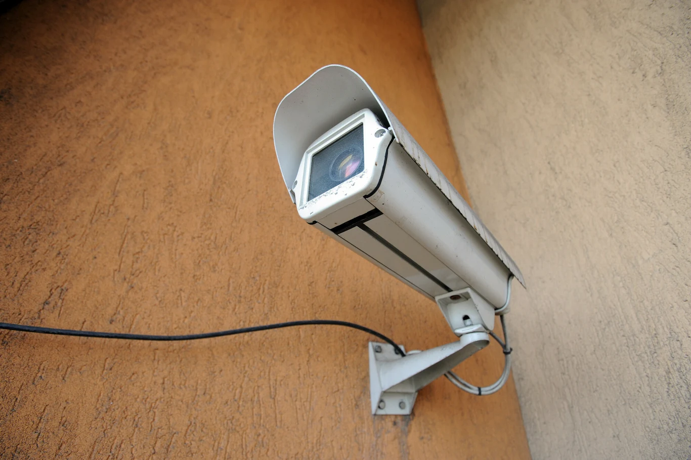 Kamera monitoringu może stać się "kością niezgody" między sąsiadami Kamera monitoringu może stać się "kością niezgody" między sąsiadami