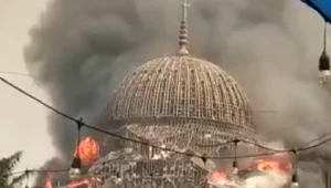 W wyniku pożaru zawaliła się kopuła meczetu w Dżakarcie