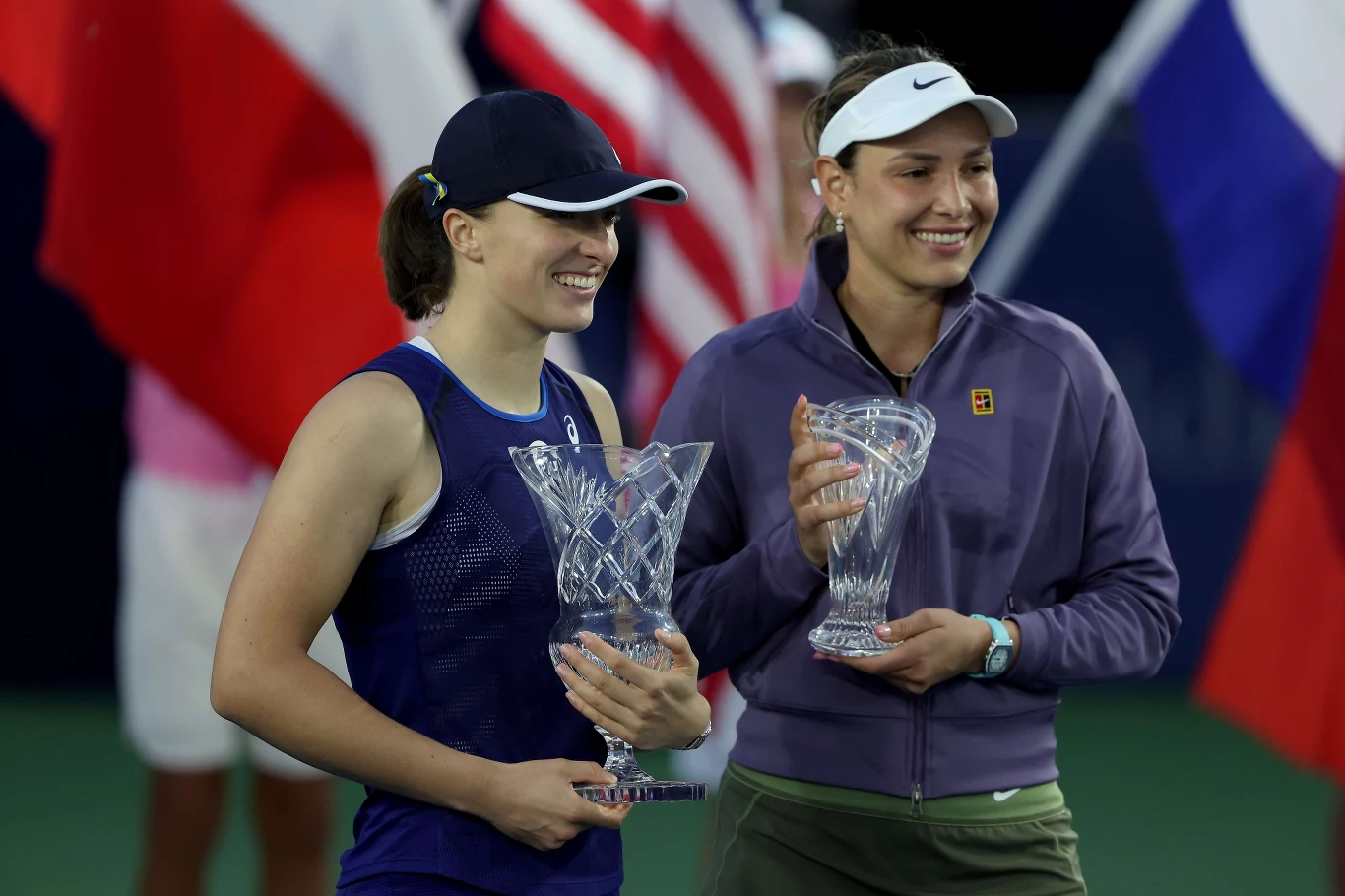 Iga Świątek i Donna Vekić po finale turnieju WTA w San Diego w 2022 roku