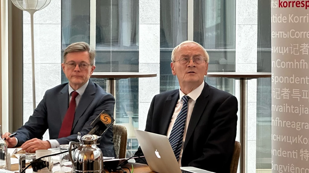 Były szef niemieckiego wywiadu (BND) dr August Hanning (z prawej)