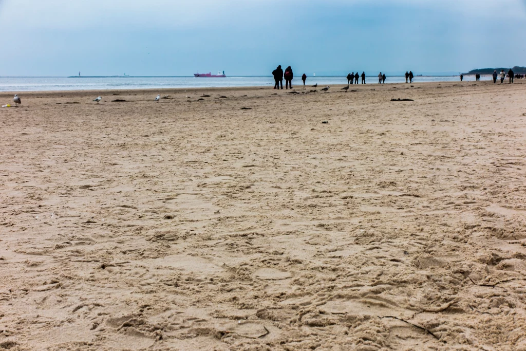 Plaże jak ta w Świnoujściu są jesienią idealnym miejscem na spacery