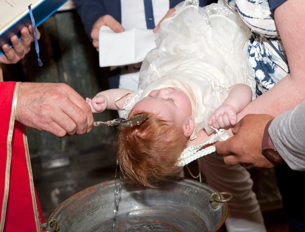 Czy rodzice chrzestni muszą przystąpić do komunii?