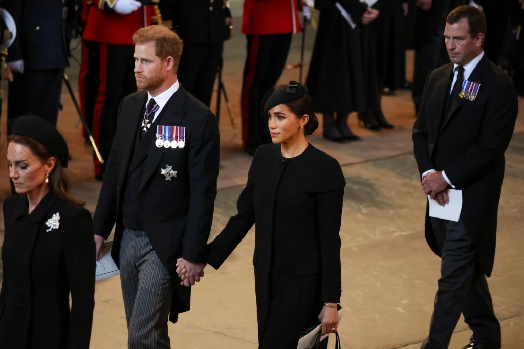 Meghan Markle i książę Harry na pogrzebie królowej Elżbiety II Meghan Markle i książę Harry na pogrzebie królowej Elżbiety II