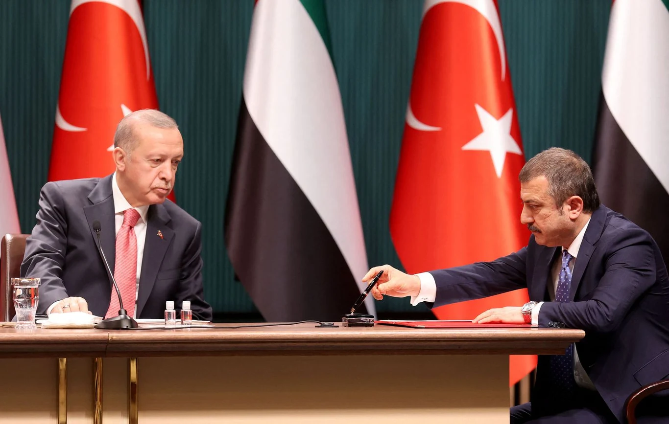 Recep Tayyip Erdogan (L), prezydent Turcji i Sahap Kavcioglu, prezes banku centralnego Turcji Recep Tayyip Erdogan (L), prezydent Turcji i Sahap Kavcioglu, prezes banku centralnego Turcji