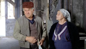 Kadr z serialu "Dom"