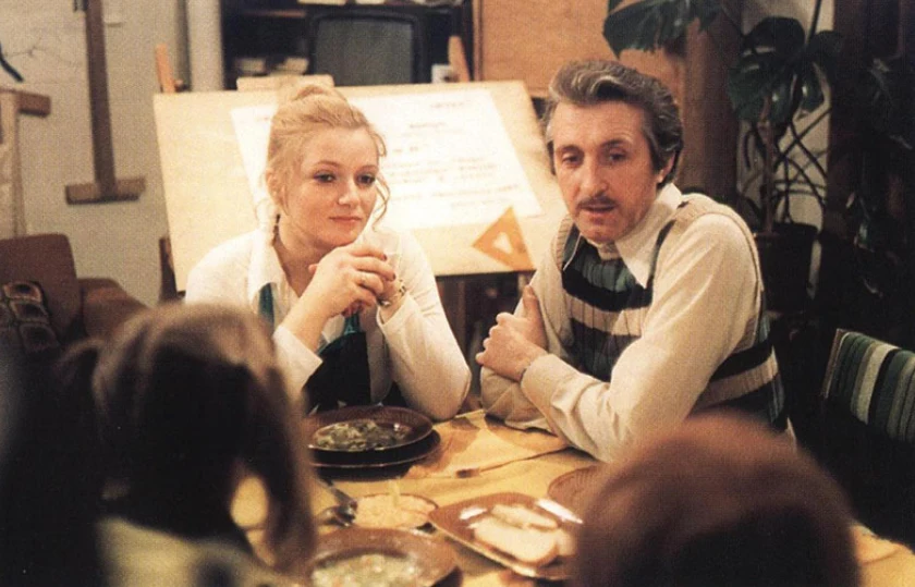 Kadr z serialu "Czterdziestolatek" Kadr z serialu "Czterdziestolatek"