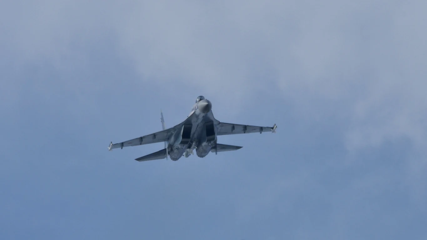 Rosyjski myśliwiec wystrzelił pocisk w pobliżu samolotu NATO Rosyjski myśliwiec wystrzelił pocisk w pobliżu samolotu NATO