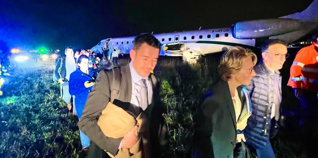Samolot z francuską minister Caroline Cayeux podczas lądowania wypadł z pasa Samolot z francuską minister Caroline Cayeux podczas lądowania wypadł z pasa
