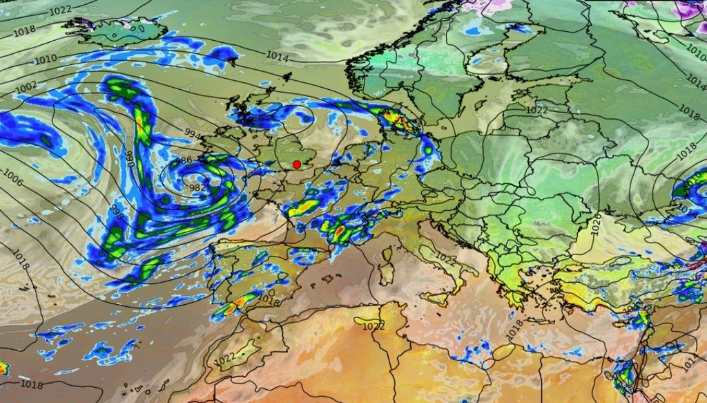 Cyklon Georgina uderzył w Europę. Na zachodzie przyniesie ulewne deszcze i wichury, ale w Polsce możemy spodziewać się kilku dni z babim latem