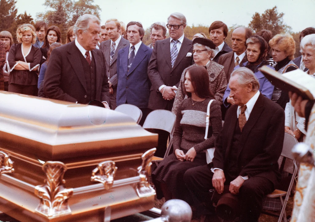 Kadr z filmu ''Kochaj albo rzuc": Władysław Hańcza, Anna Dymna Kadr z filmu ''Kochaj albo rzuc": Władysław Hańcza, Anna Dymna