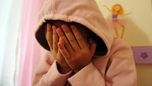 Surowe rodzicielstwo "wpisuje depresję" w geny dzieci