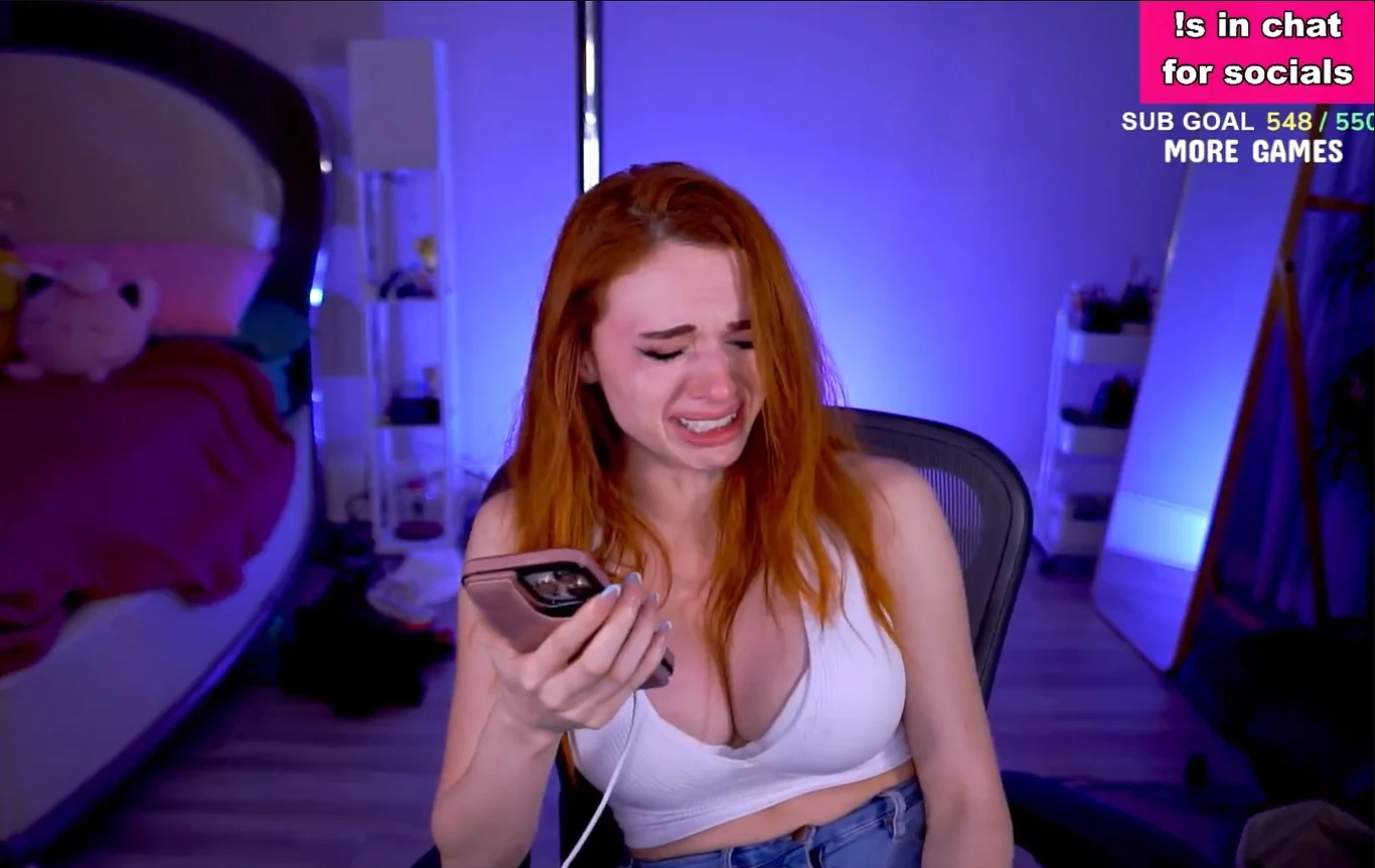 Amouranth - fragment filmu zamieszczonego w serwisie Twitter.com na profilu @wildcat Amouranth - fragment filmu zamieszczonego w serwisie Twitter.com na profilu @wildcat