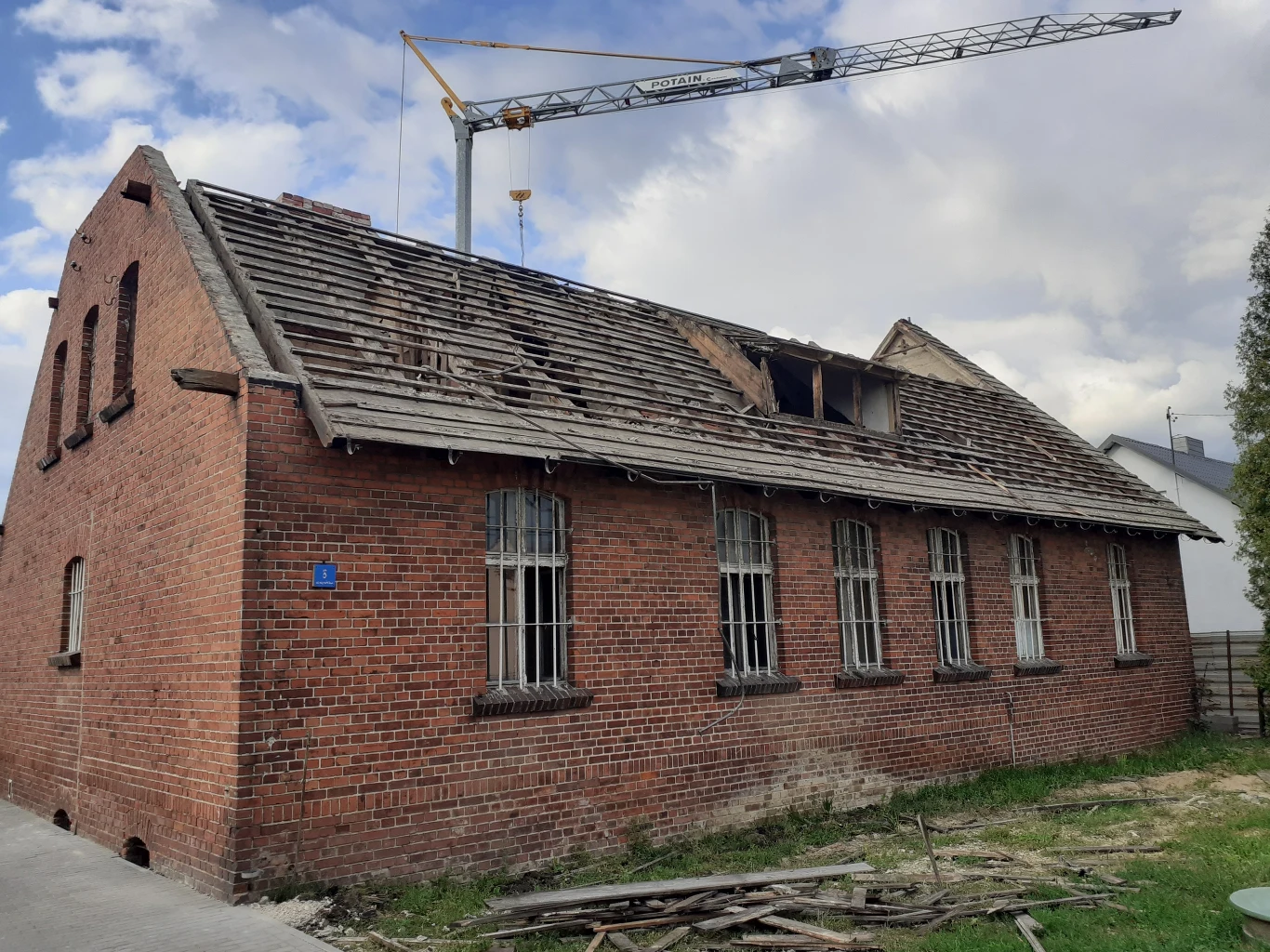 Budynek dawnego posterunku policji w Opatowie, w którym powstać ma rodzinny dom pomocy społecznej Budynek dawnego posterunku policji w Opatowie, w którym powstać ma rodzinny dom pomocy społecznej