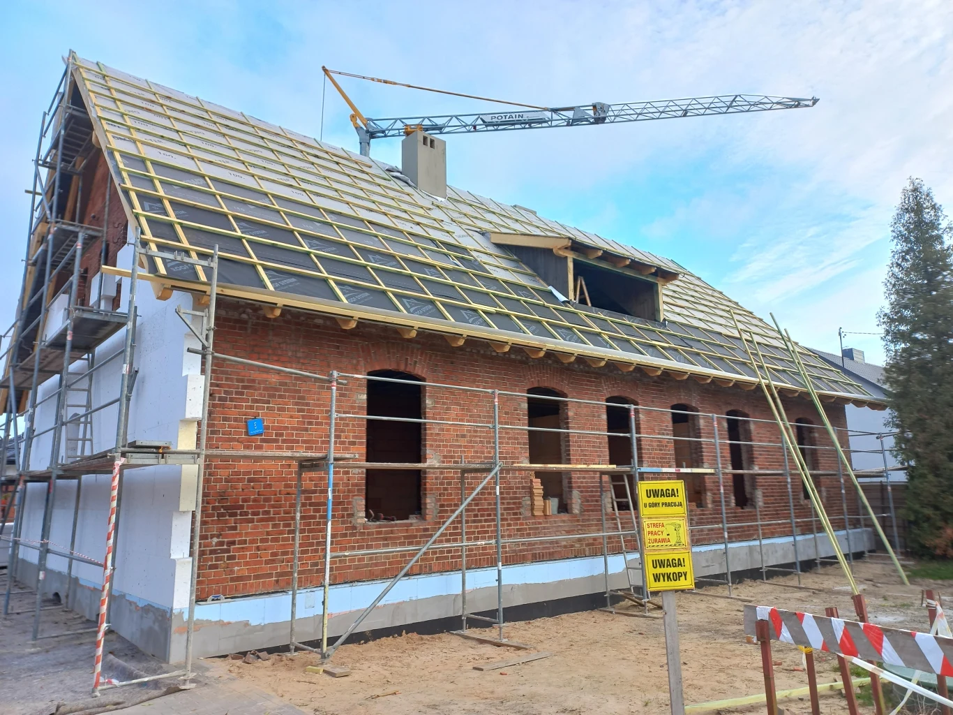 Fundacja Happy Kids wierzy, że wiosną przyszłego roku do rodzinnego domu pomocy społecznej wprowadzą się pierwsi mieszkańcy Fundacja Happy Kids wierzy, że wiosną przyszłego roku do rodzinnego domu pomocy społecznej wprowadzą się pierwsi mieszkańcy