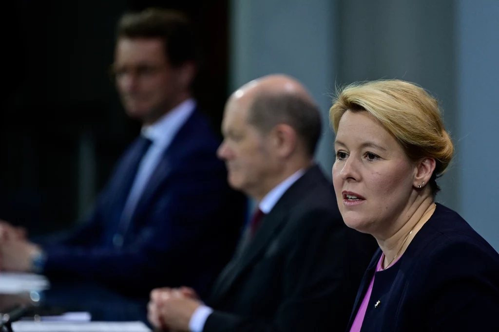 Burmistrz Berlina Franziska Giffey i kanclerz Niemiec Olaf Scholz Burmistrz Berlina Franziska Giffey i kanclerz Niemiec Olaf Scholz