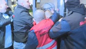 Związkowcy próbowali zamurować biuro poselskie premiera. Interweniowała policja