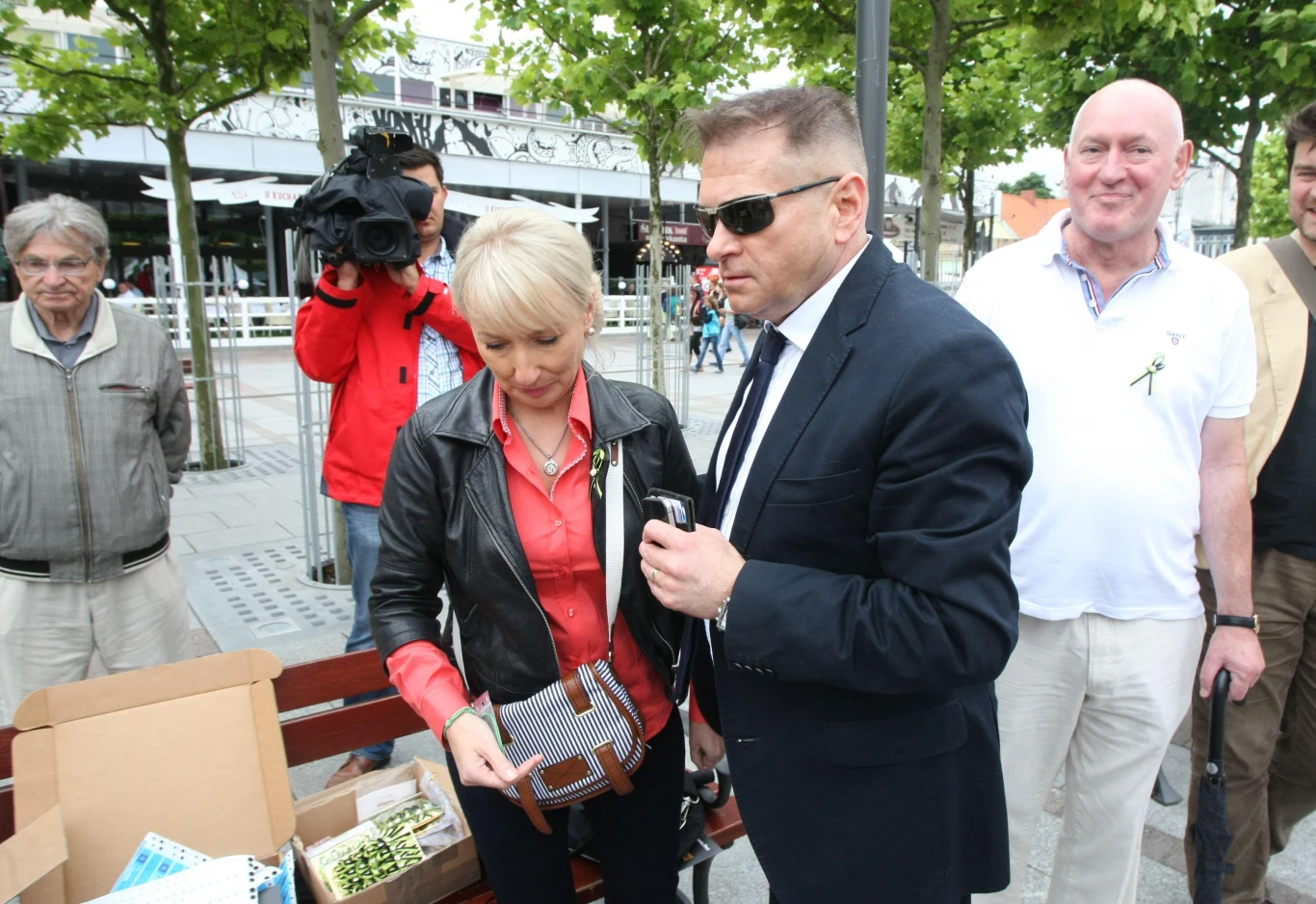 Mama Iwony Wieczorek i Krzysztof Rutkowski podczas konferencji prasowej Mama Iwony Wieczorek i Krzysztof Rutkowski podczas konferencji prasowej