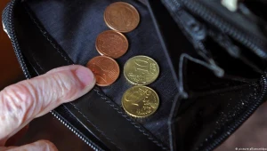 Seniorom w Niemczech coraz częściej ich emerytura nie wystarcza na życie. Rośnie liczba osób, które oprócz emerytury otrzymują podstawowe świadczenia socjalne