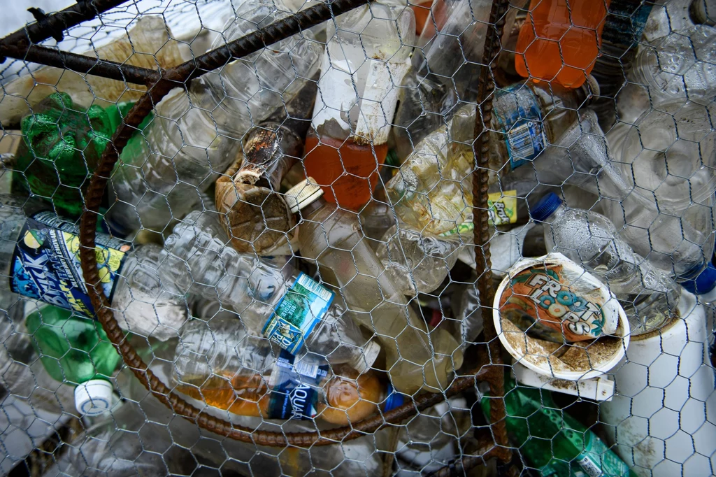 Ekolodzy z Greenpeace wskazują na ogromny problem śmieciowy w USA. Tamtejszy plastik rzadko trafia do recyklingu, a jeśli już się to uda - może okazać się niezdatny do przetworzenia 