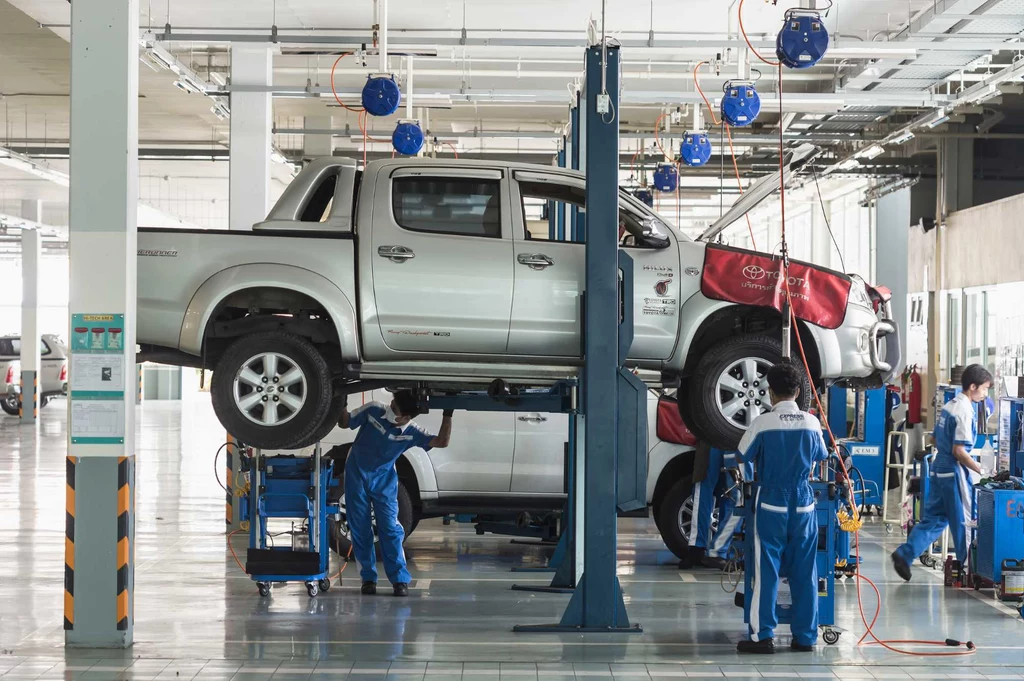 Toyota wabi klientów do serwisów. Jeden przegląd w roku i przedłużasz gwarancję o 12 miesięcy