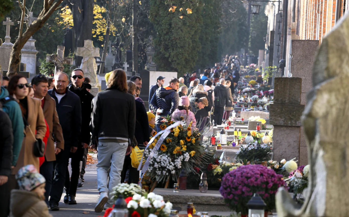 Pozwólmy innym w spokoju odwiedzić groby bliskich