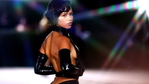 Taylor Russell na premierze filmu "Do ostatniej kości"