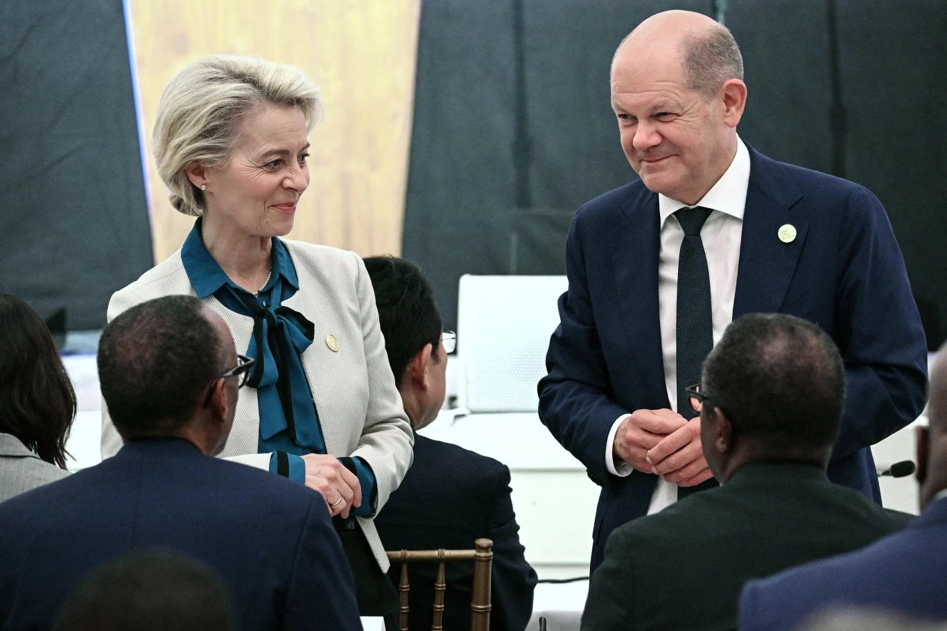 Przewodnicząca Komisji Europejskiej Ursula von der Leyen i kanclerz Niemiec Olaf Scholz