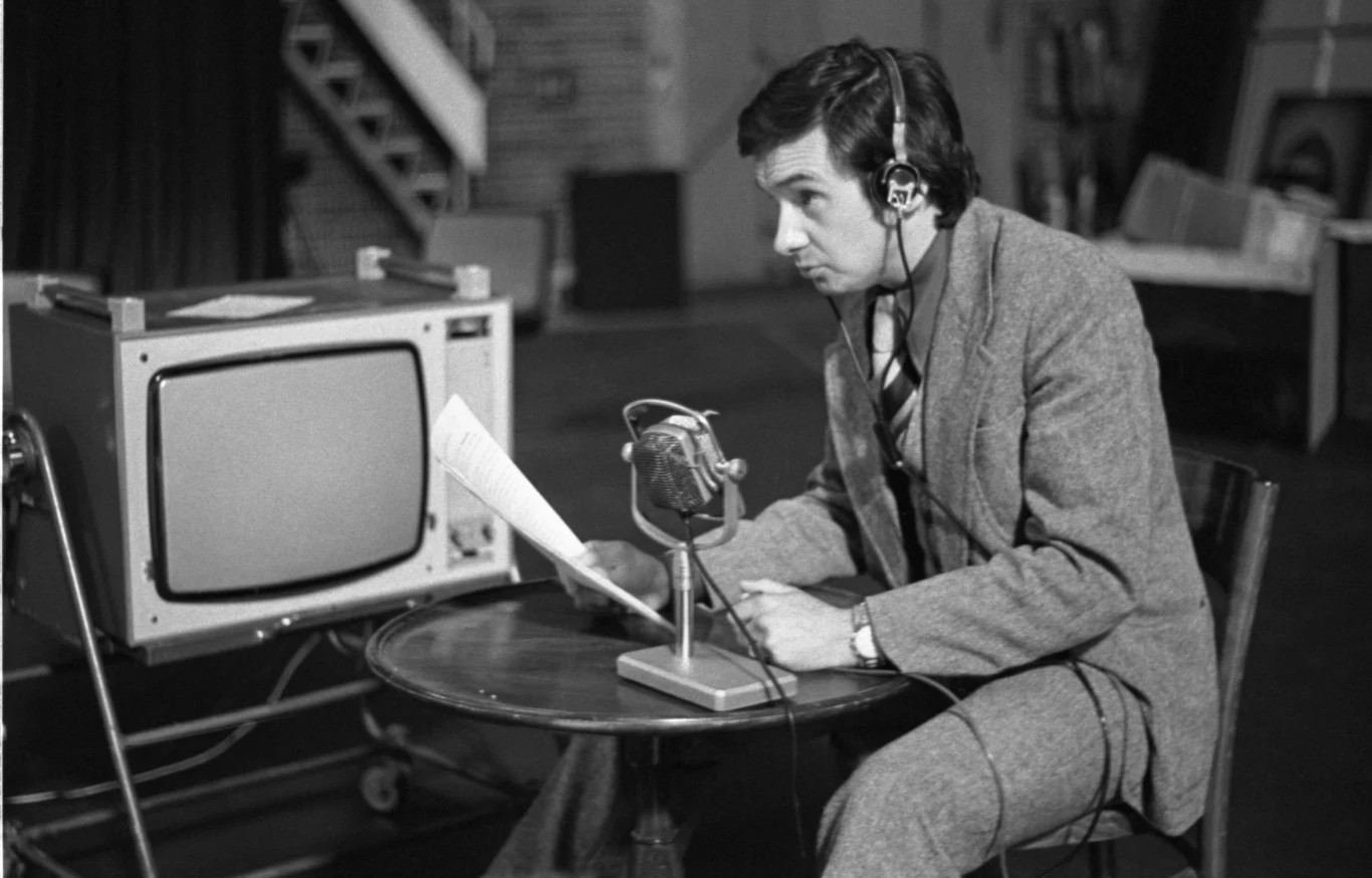 "Świadkowie" - program publicystyczny 1977 r; n/z Tadeusz Sznuk - głos programu "Świadkowie" - program publicystyczny 1977 r; n/z Tadeusz Sznuk - głos programu