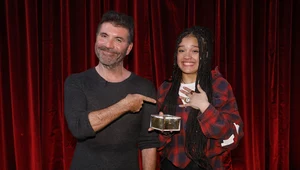 Wielkim orędownikiem talentu Sary James jest Simon Cowell
