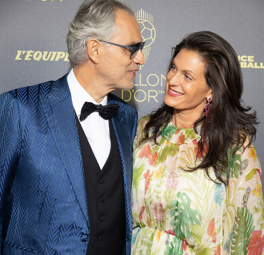 Andrea Bocelli z żoną Veroniką Berti Bocelli na gali Złota Piłka 2022