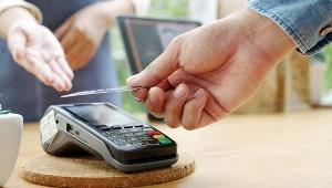 Jeśli sprzedawca poprosi cię o tę rzecz, odmów. PKO BP ostrzega