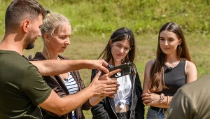 "Rolnik szuka żony 9": Tomek zabrał swoje kandydatki na strzelnicę
